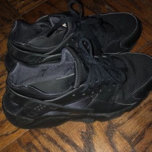 Black Huaraches size 6
